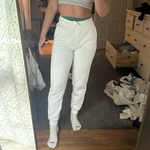 Like new lululemon scuba joggers white